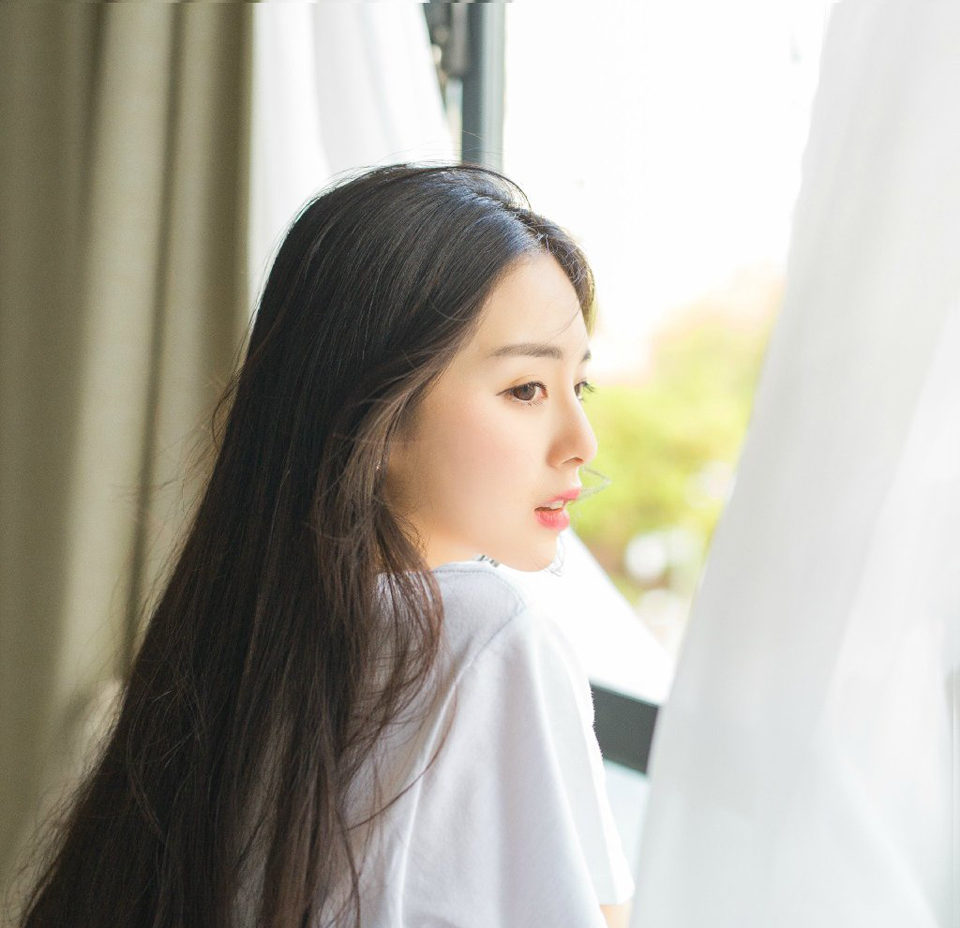 我喊他，没人应。只我一人，站在荒郊野地里。